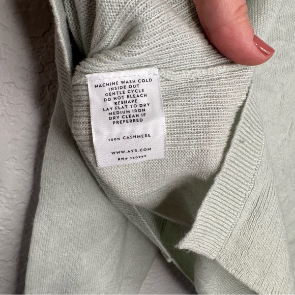 AYR 100% Cashmere V-Neck Sweater Light Sage Green Women’s Size S - Picture 8 of 9